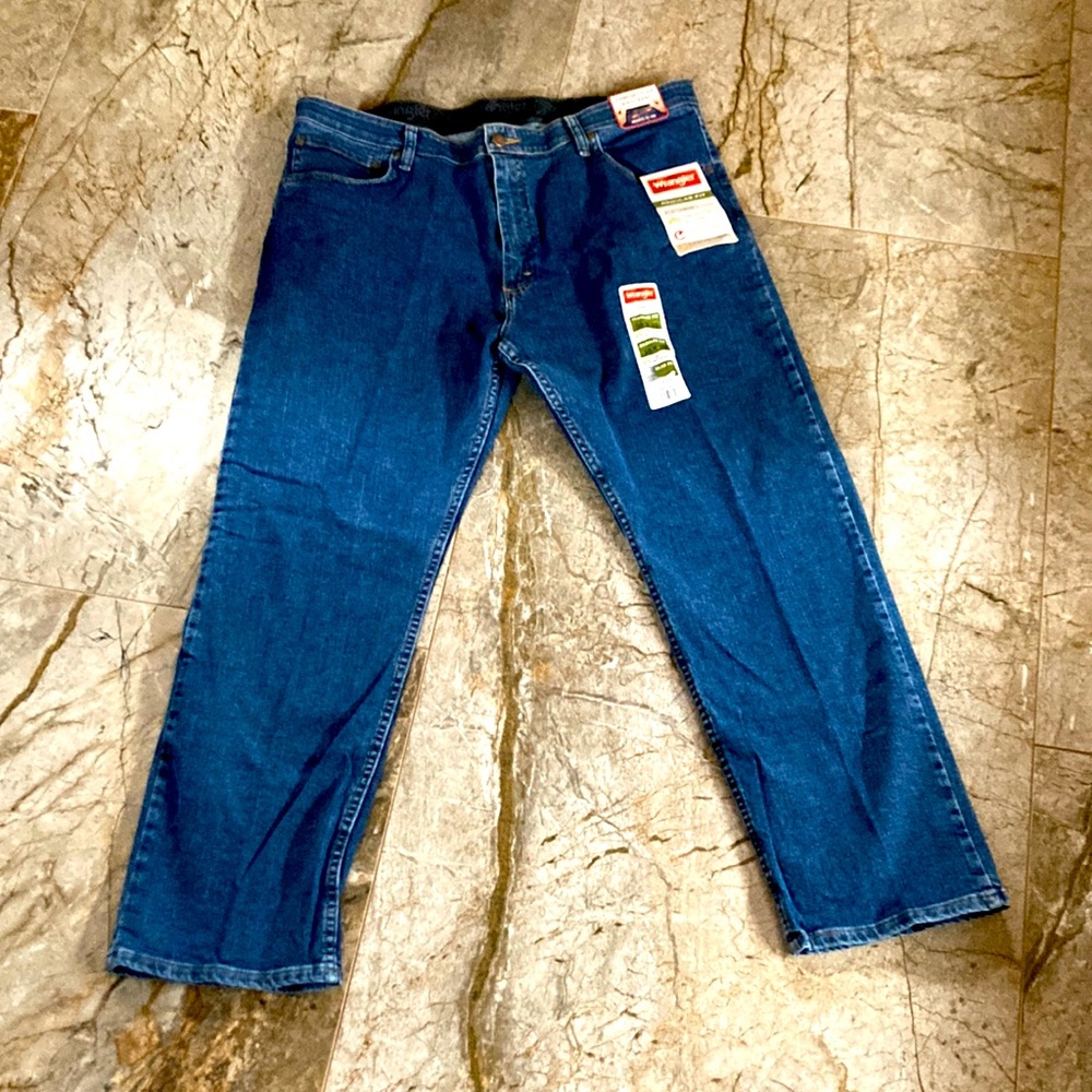 2 pain men Wrangler jeans